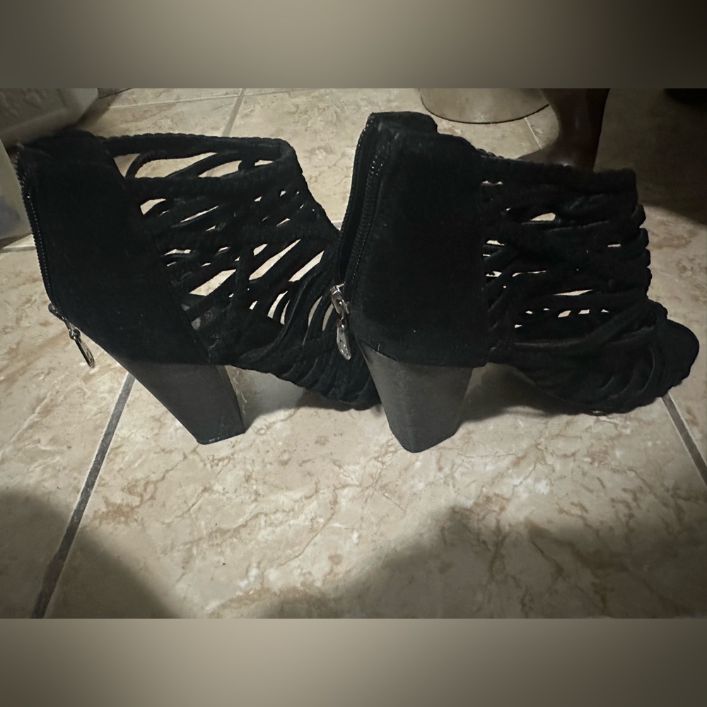 GUESS Heels - Picture 3 of 3